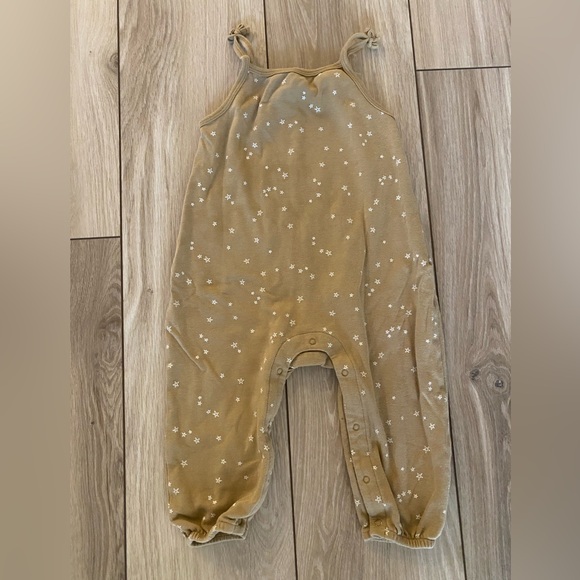 Quincy Mae Tan Starry Kids Footie - Picture 1 of 5
